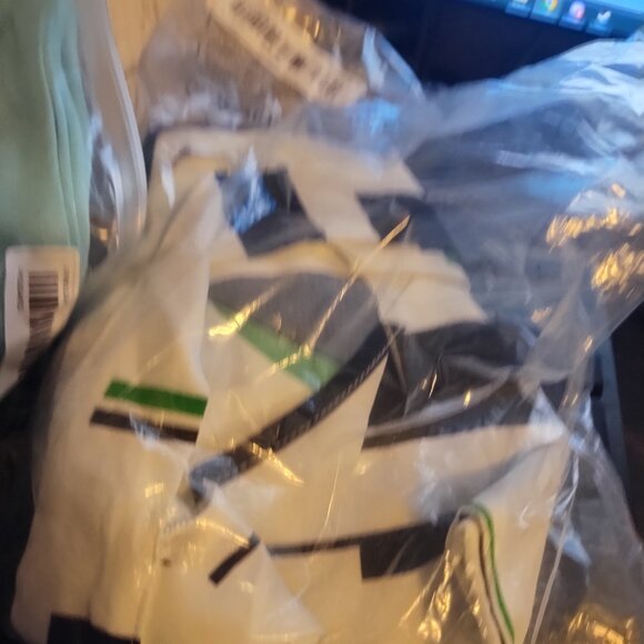 Ladies Top - Picture 2 of 2